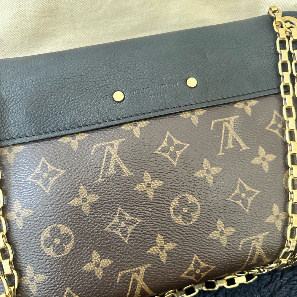 Louis Vuitton Pallas Chain - Picture 7 of 14
